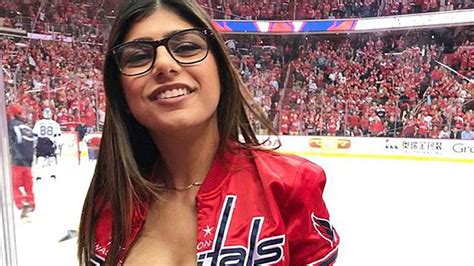 seins mia khalifa|Mia Kalifa : Libanaise aux gros seins en HD sur TuKif